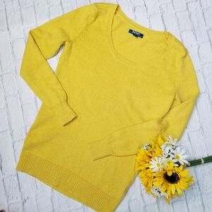 🌻  Old Navy  soft scoop neck sweater  small